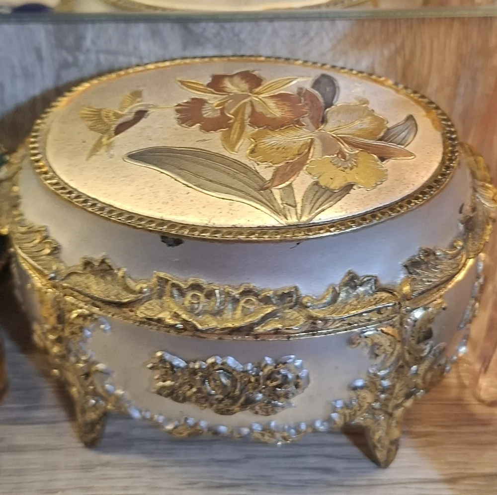 🕊Vintage Gold & Silver Hummingbird Flower Etched Footed Jewelry Trinket Box